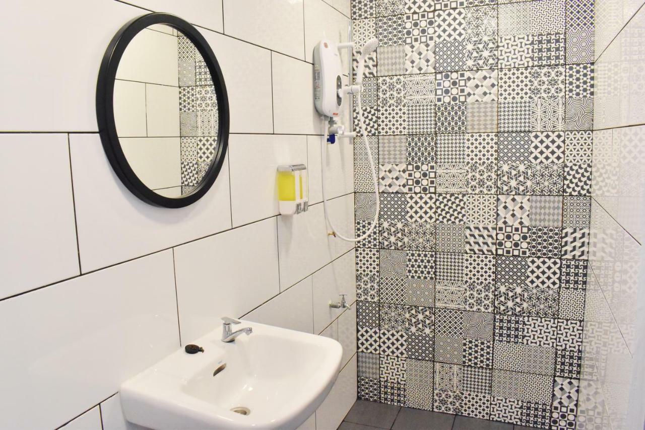 Ocean House Hostel Semporna Ngoại thất bức ảnh